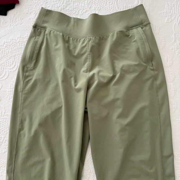 Athleta Run with It Pants Size Large Eucalyptus Olive Green - Picture 2 of 6